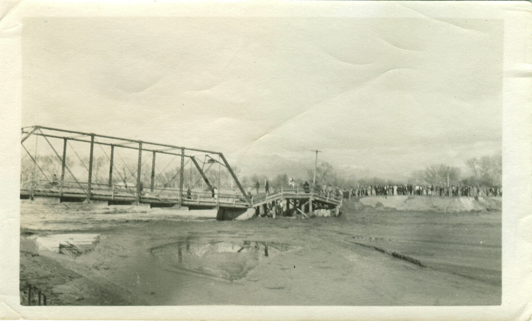 Close up of Santa Cruz Bridge